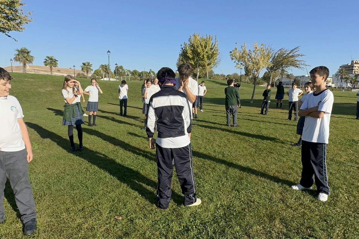 Alumnos de ESO Vita en una dinámica de convivencia al aire libre