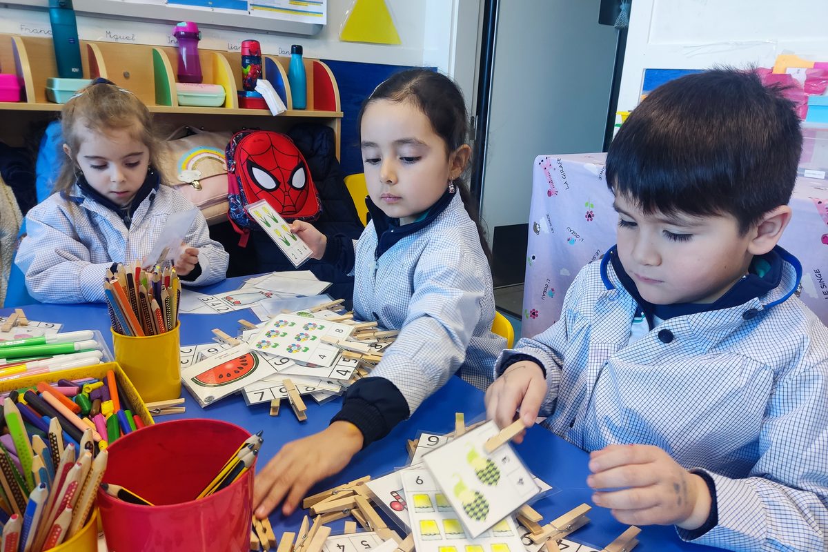 Alumnos de Educación Infantil Verbum trabajando en el aula